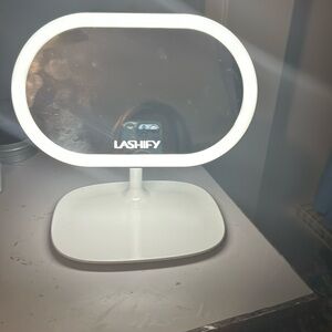 Lashify led mirror